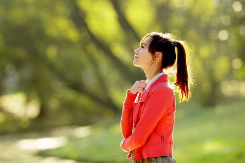 已婚妇女梦见自己怀孕女孩（中年女人梦见自己怀孕是女孩）