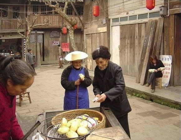 梦见死去的亲人抱我往天上飞（梦见死去亲人抱自己和自己说话）