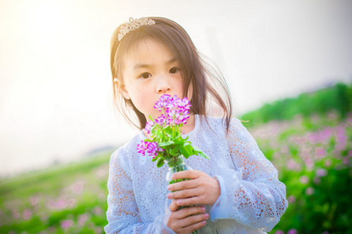 梦见奶奶给孙子孙女买东西（梦见奶奶带孙女孙子）