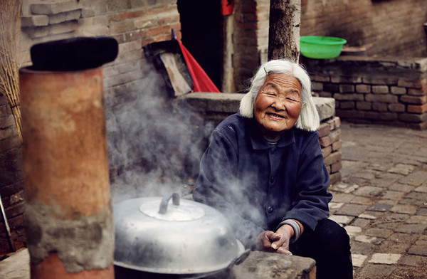 梦见自己和别人打牌打输了好不好（梦见自己打牌输了预示什么）