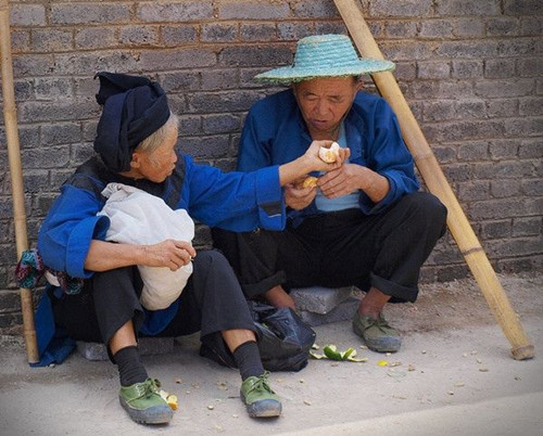 梦到男人非要和我亲近（梦到男生与自己动作亲密）