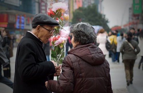 梦见带孩子去参加别人婚礼（梦见自己和儿子参加别人的婚礼）